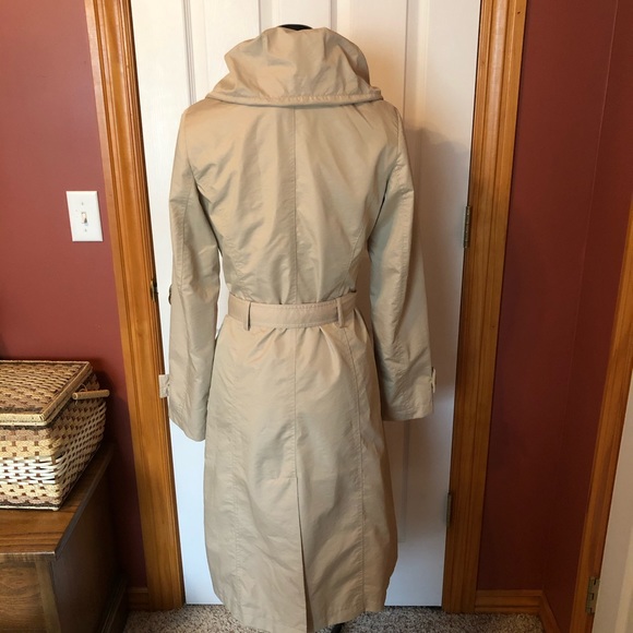 Ruffle collar trench coat - Picture 3 of 3